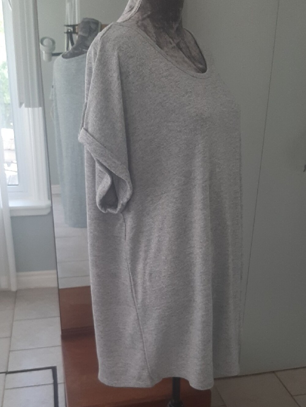 2 DYE 4🤍NWOT Heathered Light Gray Short Sleeve Button-Accent Tunic Sz 3X - Picture 4 of 10